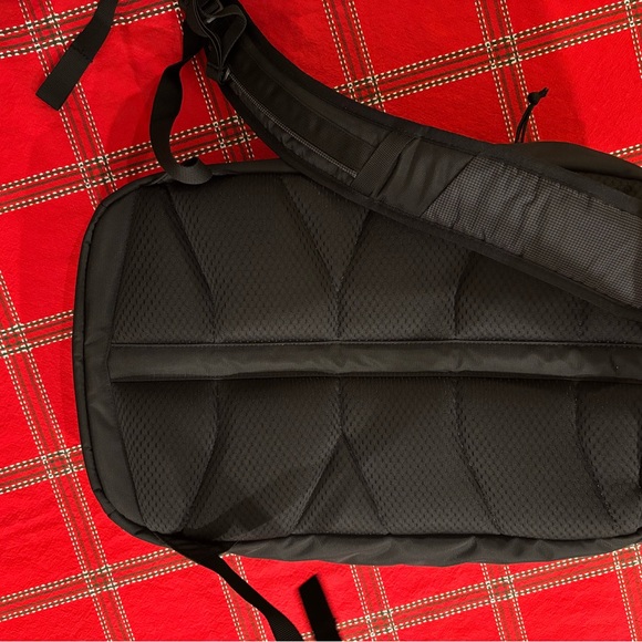 Thule pack back. Excellent condition. - Picture 3 of 6